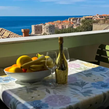 Leoni Apartman *