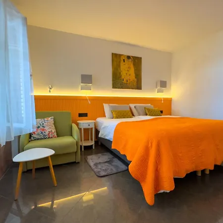 Leoni Apartman *